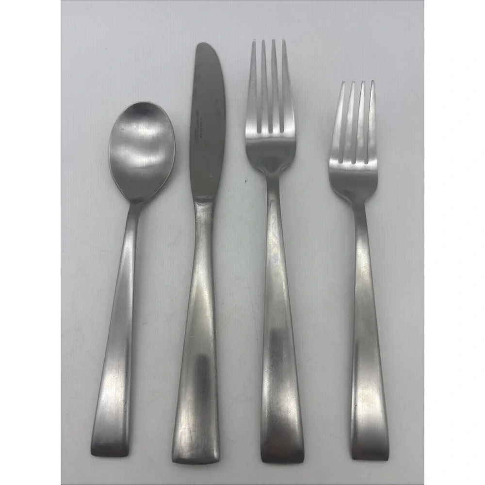 Hampton Silversmiths 235 Stainless Flatware Mixed Set Knives Forks Spoons -22pcs